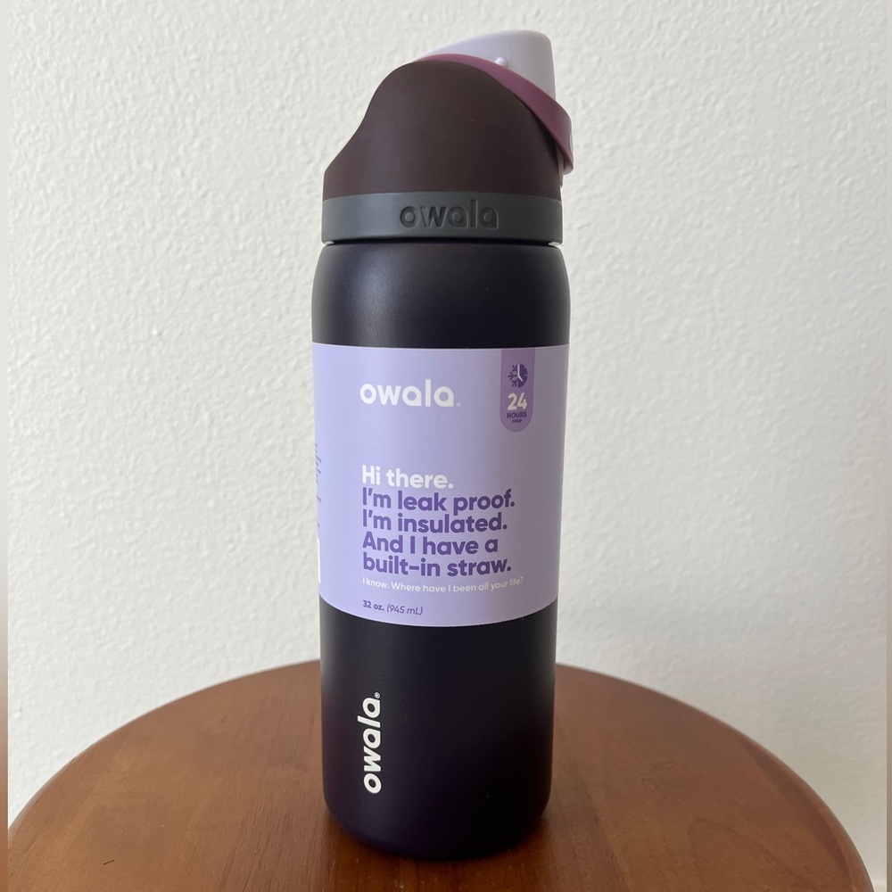 Owala FreeSip Stainless Steel Water Bottle in Navy Berry 32oz - NWT